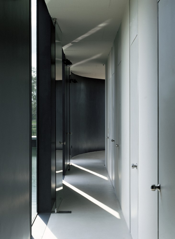 La Candida’s Club House / Adamo-Faiden