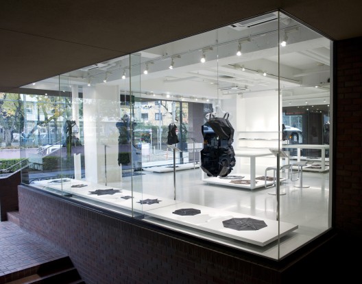 132 5. Issey Miyake / Tokujin Yoshioka