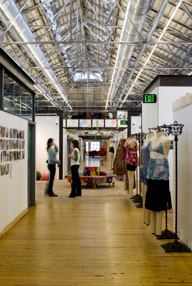 Urban Outfitters Corporate Campus / Meyer, Scherer & Rockcastle