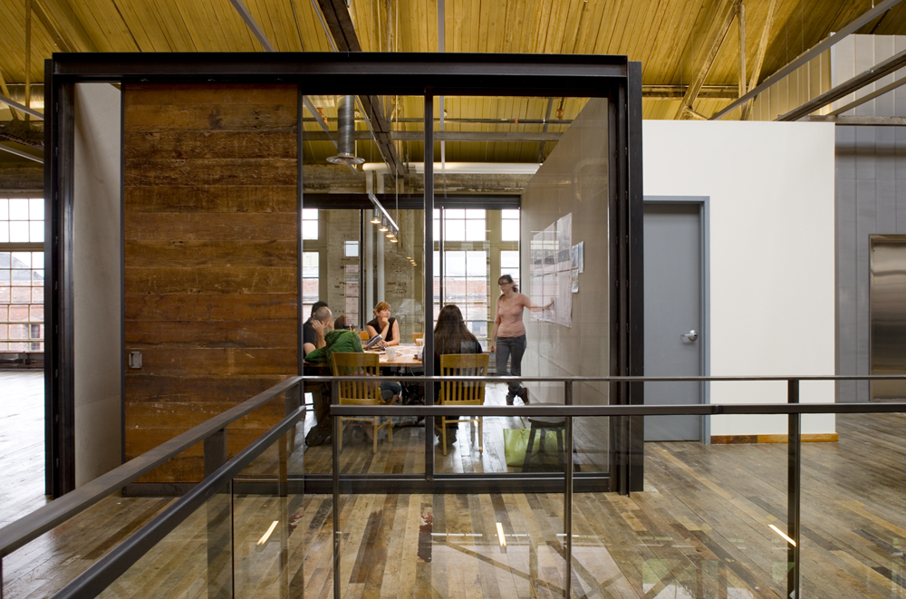 Urban Outfitters Corporate Campus / Meyer, Scherer & Rockcastle