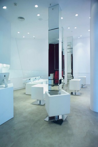 Bartek Janusz Hairdresser / moomoo Architects