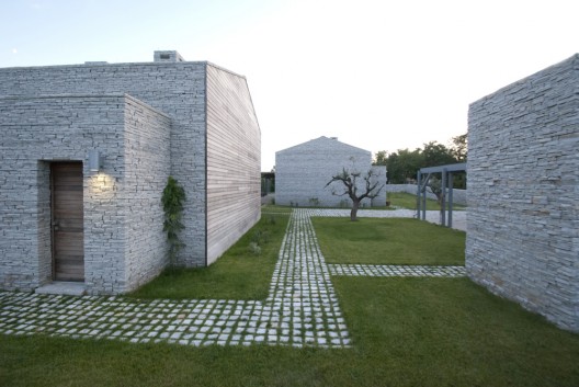 Two Houses - Arhitektri