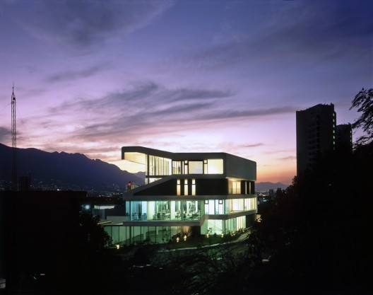 Smooth Building / Jorge Hernandez de la Garza