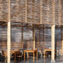 El Camión Restaurant / LLONA + ZAMORA Arquitectos + Fernando Mosquera El Camión Restaurant / LLONA + ZAMORA Arquitectos + Fernando Mosquera © Michelle Llona R