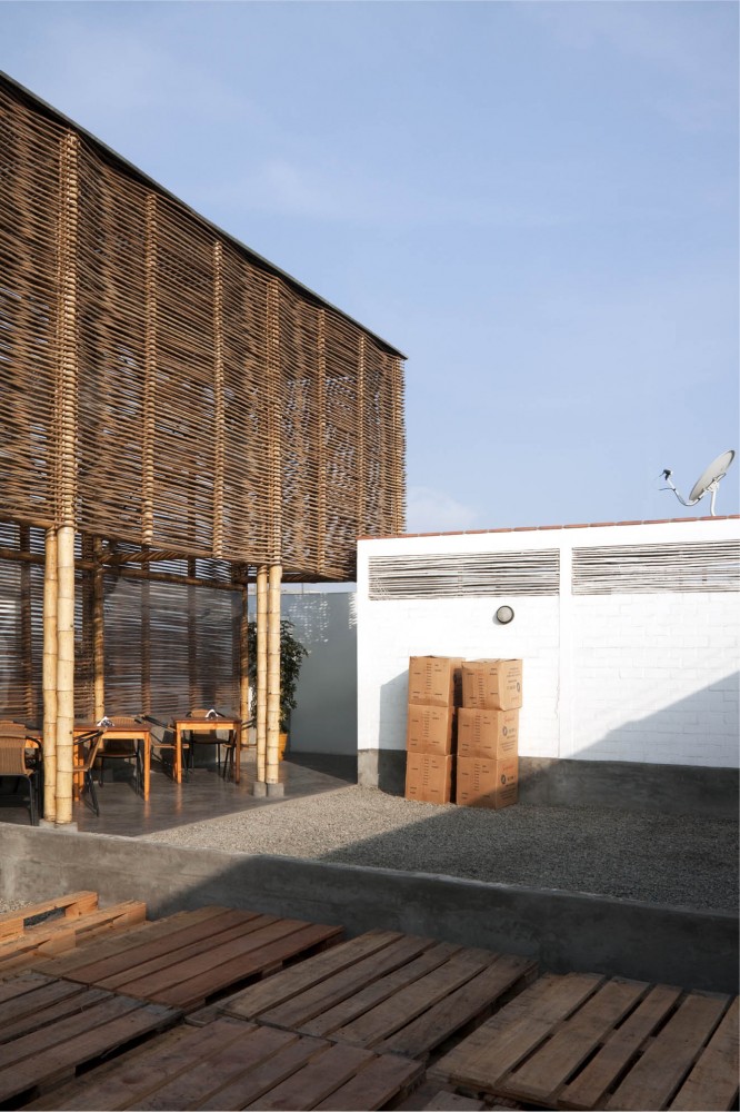 El Camion Restaurant / LLONA + ZAMORA Arquitectos + Fernando Mosquera