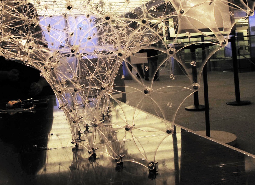 Minimal Complexity / Vlad Tenu