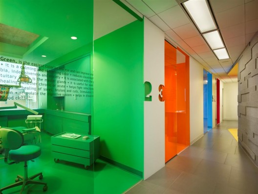 Implantlogyca Dental Office Interiors / Antonio Sofan Architect LEED AP
