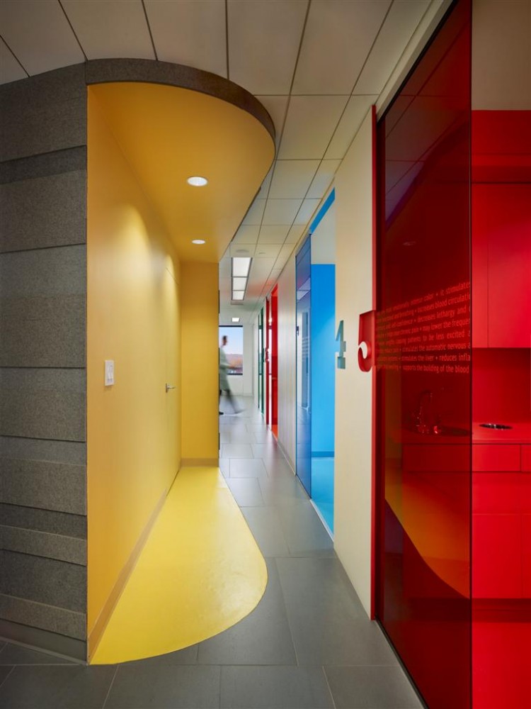 Implantlogyca Dental Office Interiors / Antonio Sofan Architect