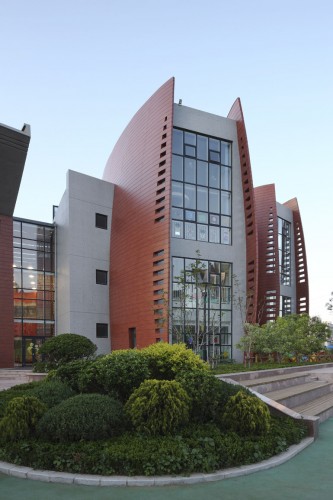 Dalian School / Debbas Architecture