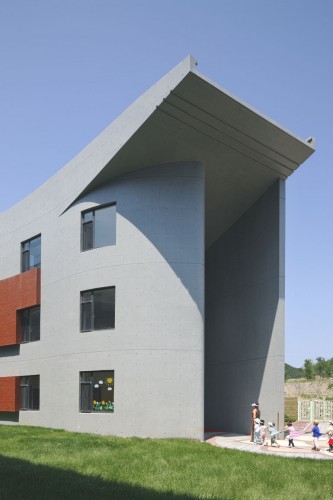 Dalian School / Debbas Architecture