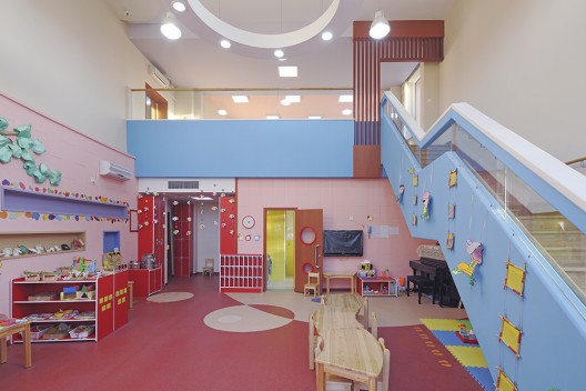 Dalian School / Debbas Architecture