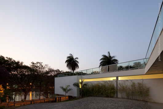 FP House / João Diniz Arquitetura