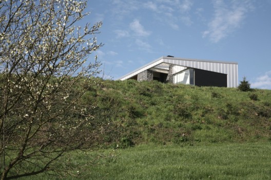 Family House Pojatno / Centura