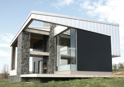 Family House Pojatno / Centura