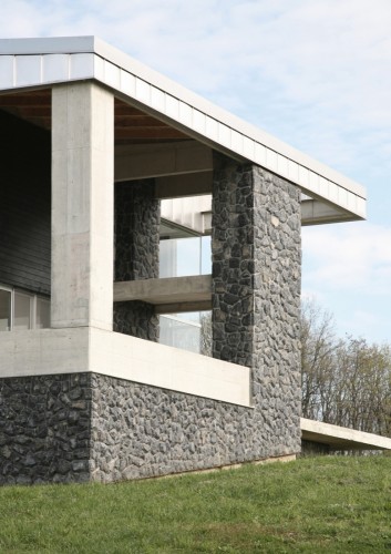 Family House Pojatno / Centura