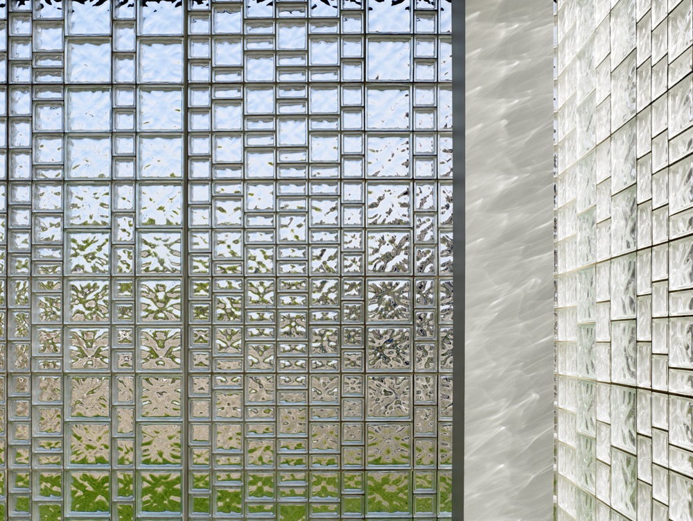 Christ the King Jesuit College Preparatory School / John Ronan Architects