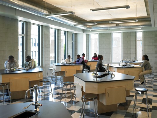 Christ the King Jesuit College Preparatory School / John Ronan Architects
