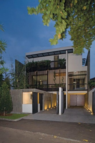 Wood Box House / Indra Tata Adilaras