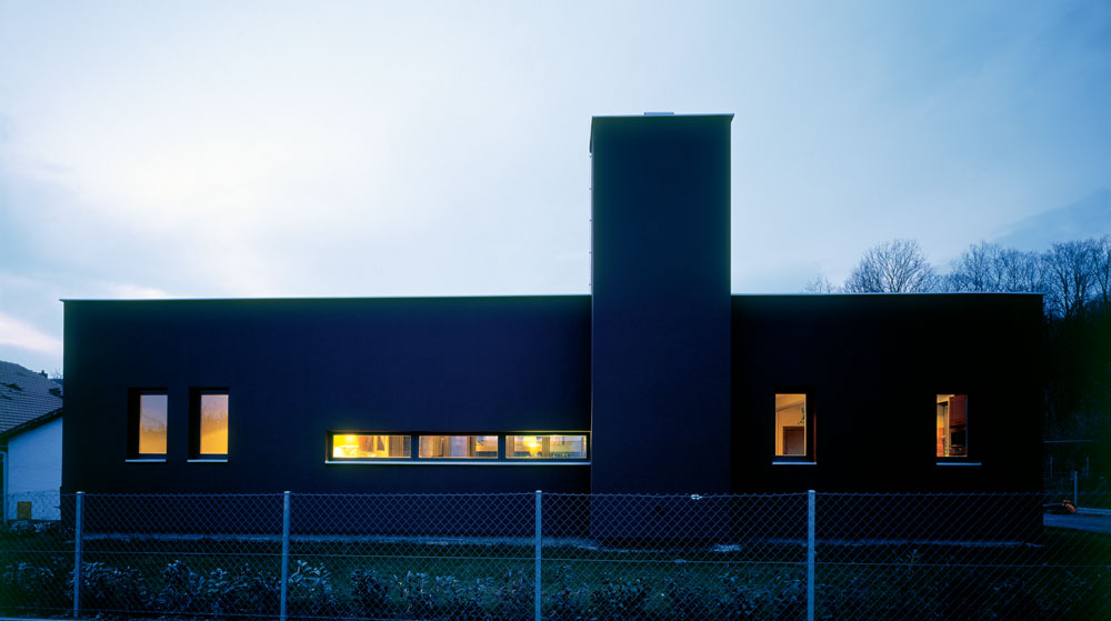Patio with House / Ivanisin & Kabashi Arhitekti