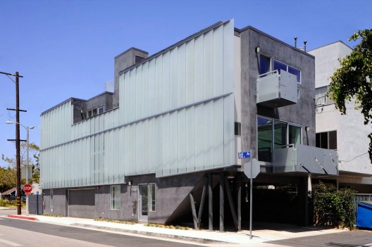 Glass Townhomes / Sander Architects