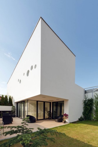 Vultureni House / TECON Architects