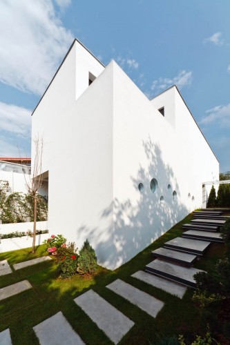 Vultureni House / TECON Architects