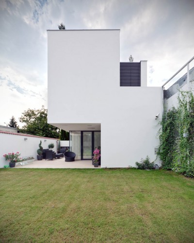 Vultureni House / TECON Architects