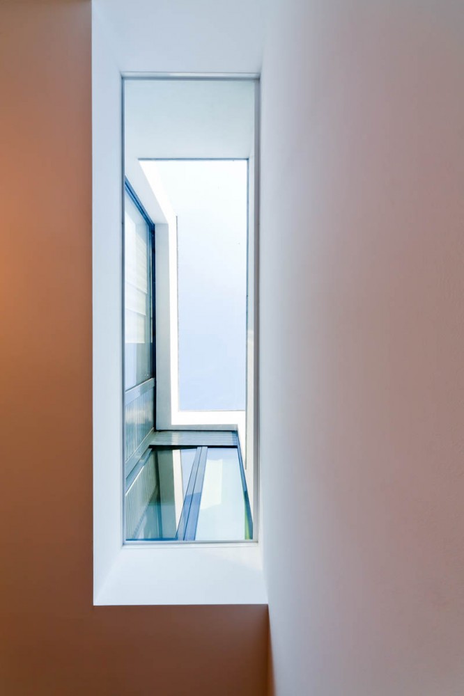 Vultureni House / TECON Architects