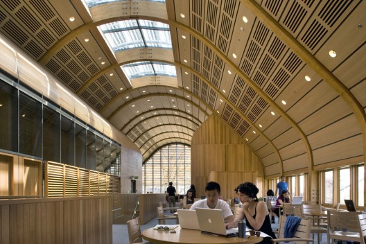 Kroon Hall Yale University / Centerbrook Architects and Planners and Hopkins Architects