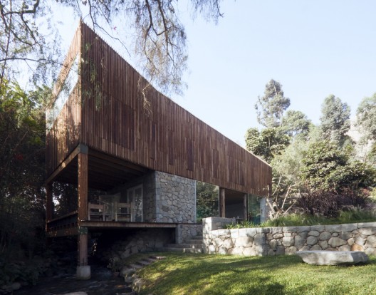 Country House in Santa Eulalia / René Poggione González