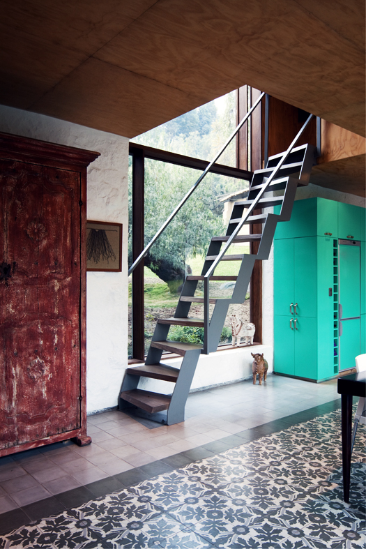 Country House in Santa Eulalia / René Poggione González, Susel Biondi Antúnez de Mayolo