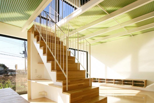 House With Midair Living / StudioGreenBlue