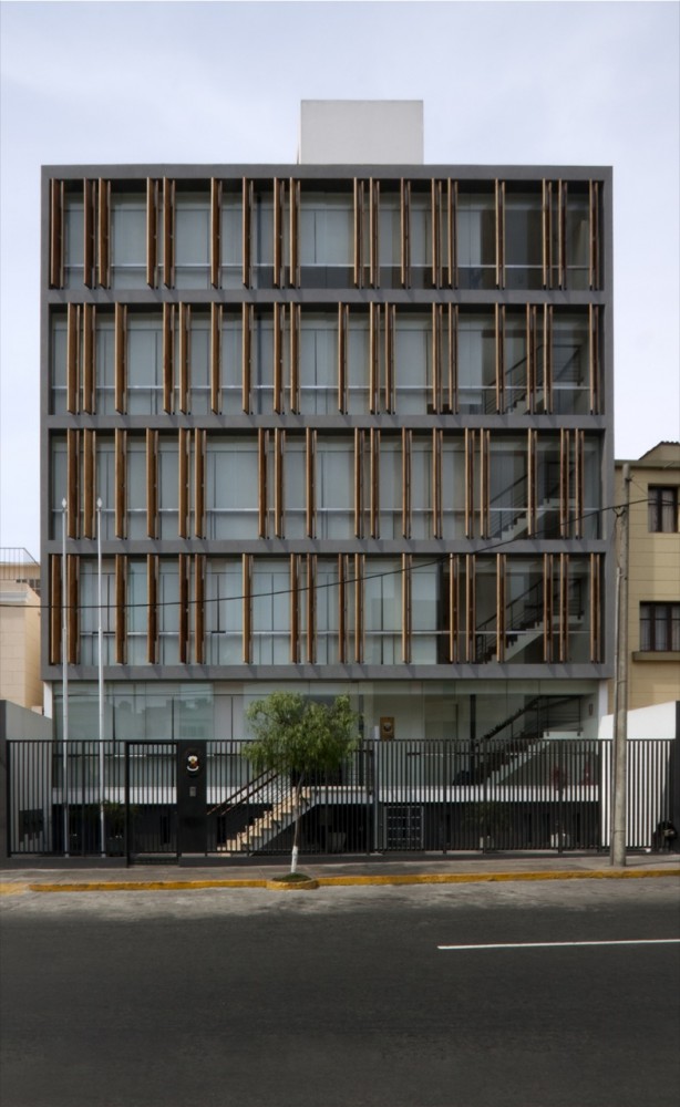 Office Building / Fernando Mosquera and Llona + Zamora Arquitectos