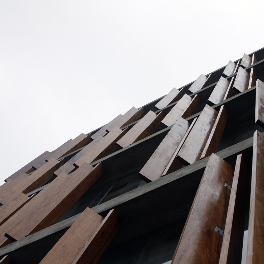 Office Building / Fernando Mosquera and Llona + Zamora Arquitectos