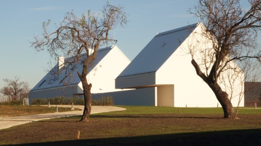 Balaton-Felvidék Estate Centre / László Vincze dla