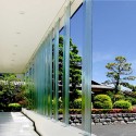 House With Glass Louvers / StudioGreenBlue StudioGreenBlue