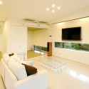 House With Glass Louvers / StudioGreenBlue StudioGreenBlue
