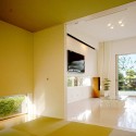 House With Glass Louvers / StudioGreenBlue StudioGreenBlue