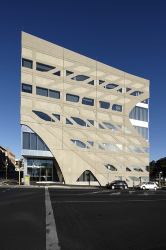 University of Tasmania, School of Medicine / Lyons