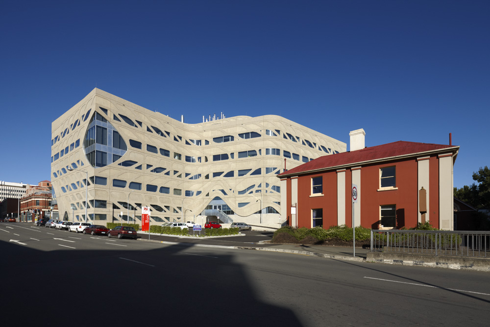 University of Tasmania School of Medicine / Lyons