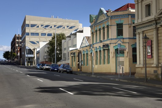 University of Tasmania, School of Medicine / Lyons