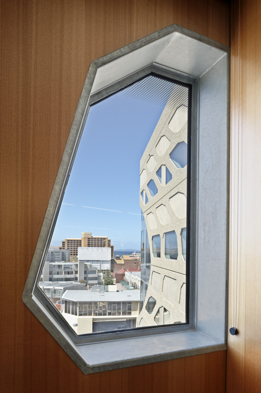 University of Tasmania School of Medicine / Lyons