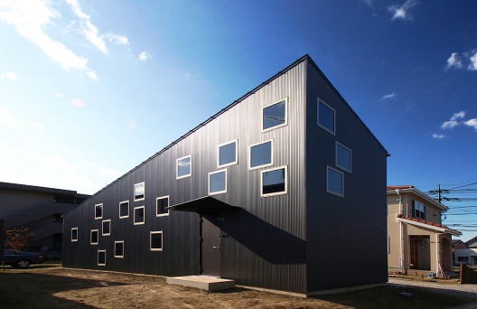House of Sunlight Through Trees / StudioGreenBlue