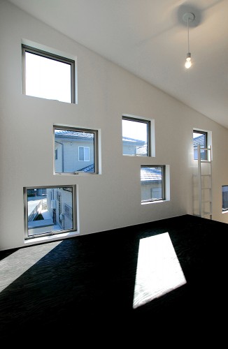 House of Sunlight Through Trees / StudioGreenBlue