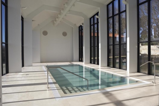 Camélia Hotel Sénior & Homes / NAAA - Associated Architects