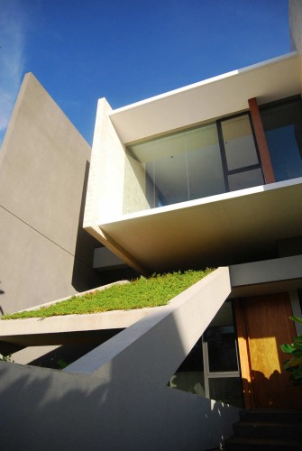 Tan Residence / Chrystalline Artchitect