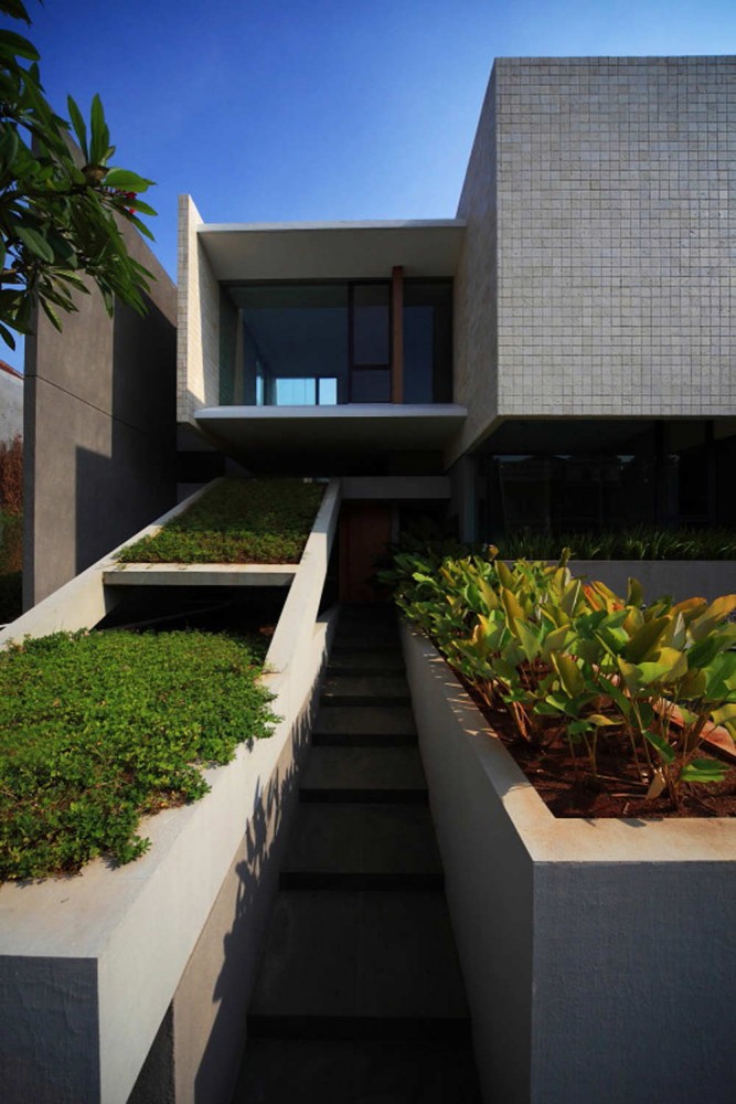 Tan Residence / Chrystalline Artchitect