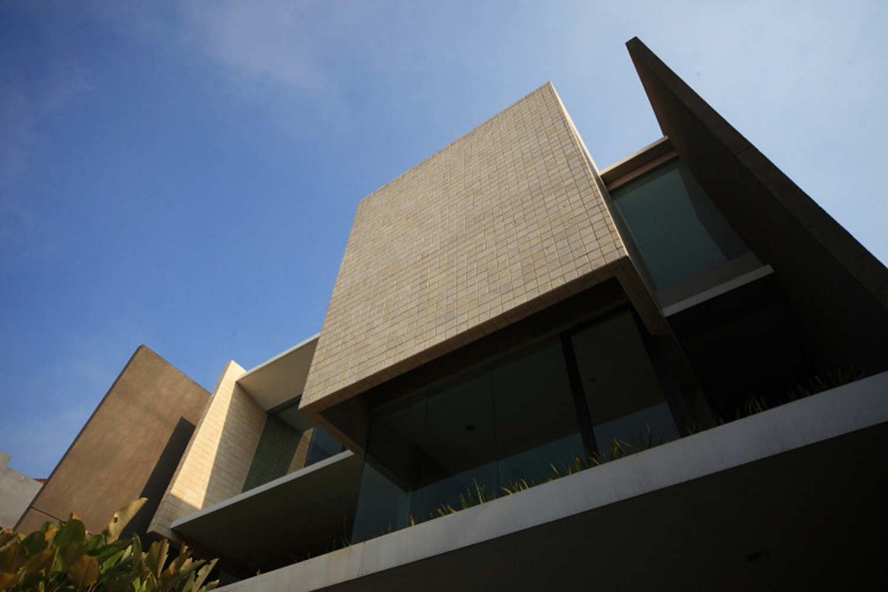 Tan Residence / Chrystalline Artchitect