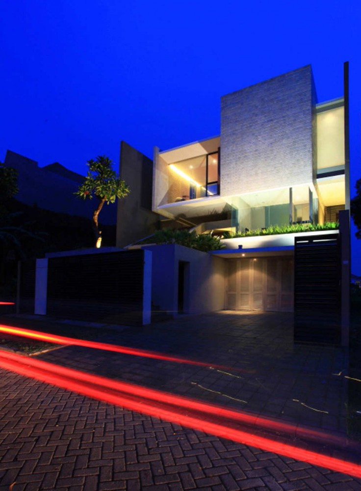 Tan Residence / Chrystalline Artchitect