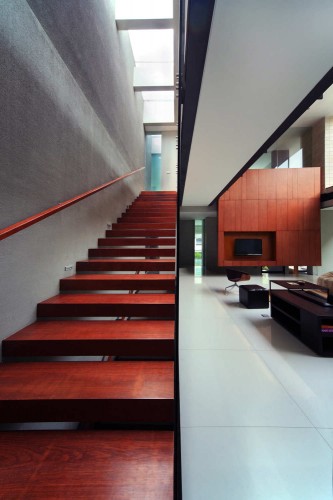 Tan Residence / Chrystalline Artchitect